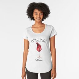 Model wearing Döbling Vienna T-shirt with red wine glass design