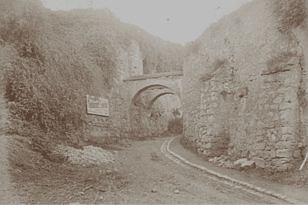 Historical view of the tunnel on Eichelhofstraße near Bockkeller, Vienna.