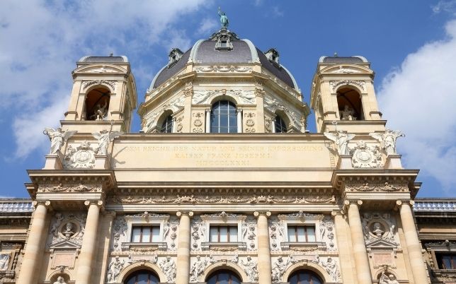 Kunsthistorisches Museum in Vienna with baroque dome. Best Wurst in Vienna Next to it we can find some good wurst 